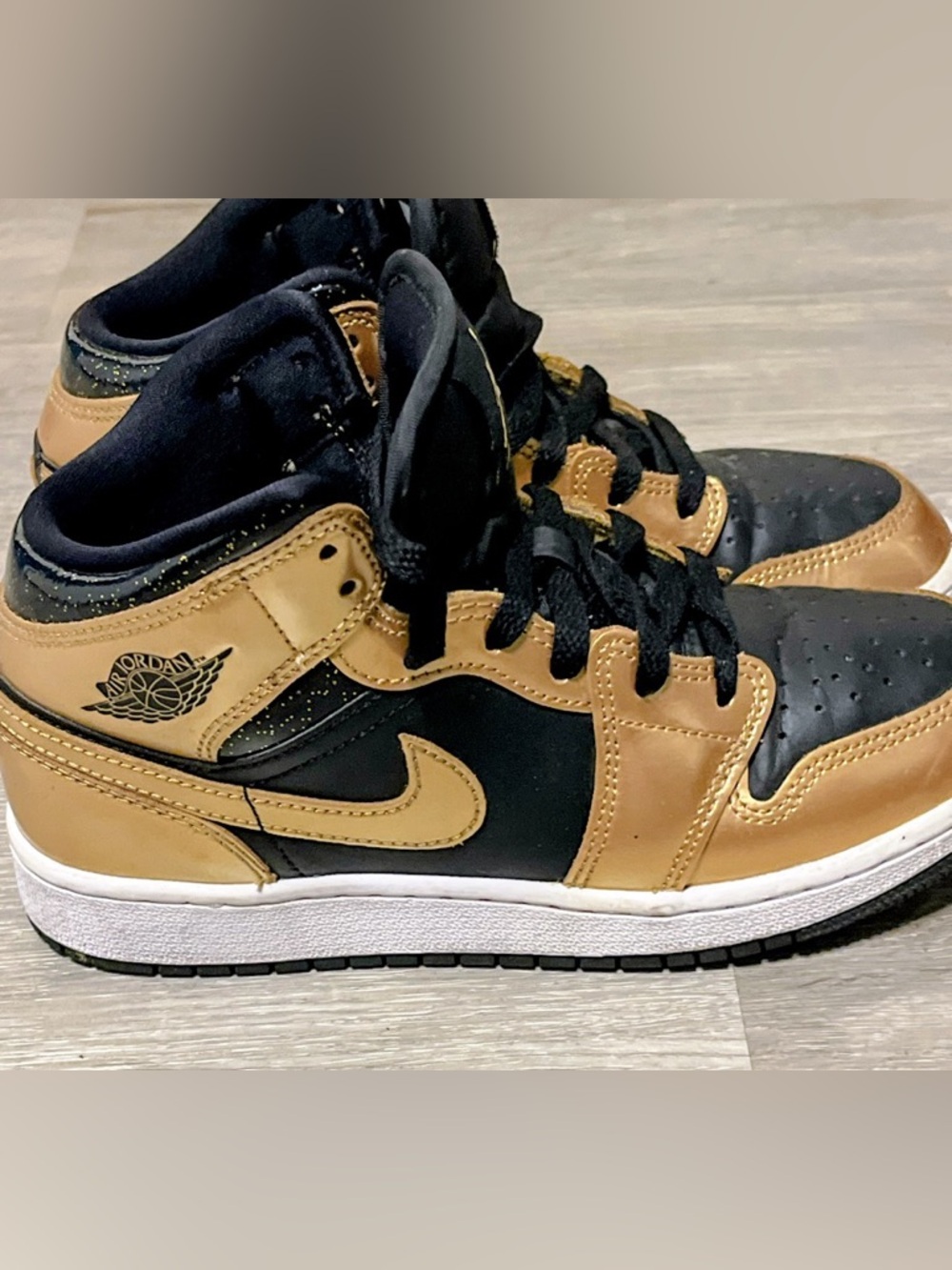 Air Jordan 1 Mid Metallic Black and Gold Kids Size 4Y